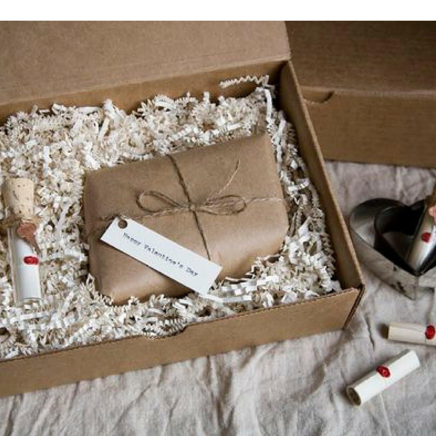 Ideal for Hamper Filling and Gift Packaging 500g Red Crinkle Cut Shredded Paper 